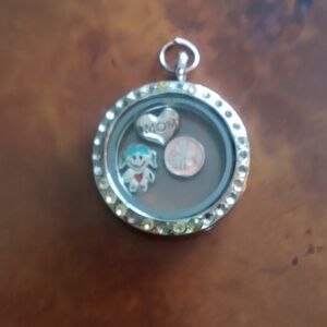 Origami Owl Mom locket